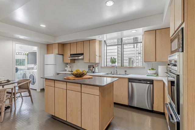 30 Brompton Avenue, San Francisco CA: https://media.crmls.org/mediaz/1ec466e5-09a0-4f88-a71f-0e38d9d58ca5.jpg