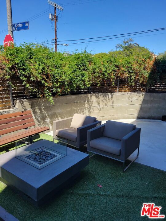 5806 Waring Avenue, Los Angeles CA: https://media.crmls.org/mediaz/1ec487cc-41e6-4147-ba97-48a20a2014a5.jpg