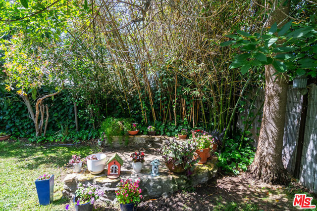 1710 Santa Paula Place, Glendale CA: https://media.crmls.org/mediaz/1ec4ea6f-1185-4d81-a7e0-3d1c026718a6.jpg