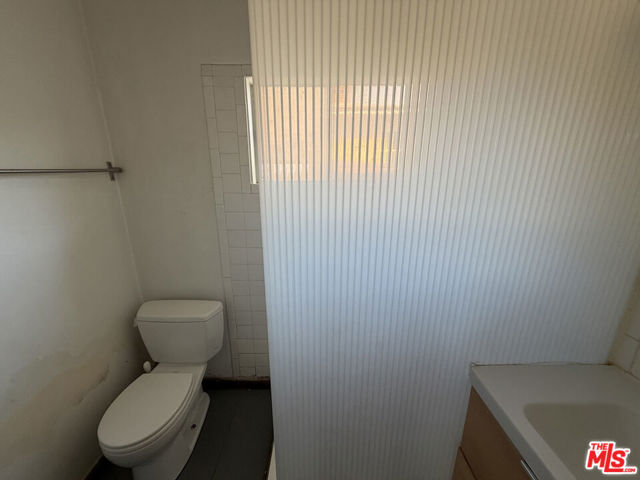 819 Pier Avenue photo 9