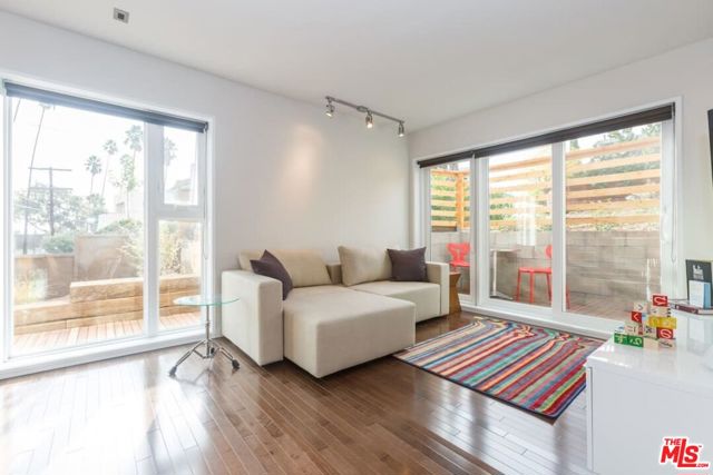 1344 Maltman Avenue, Los Angeles CA: https://media.crmls.org/mediaz/1ec585fd-169d-46aa-9b3d-728e458e0657.jpg