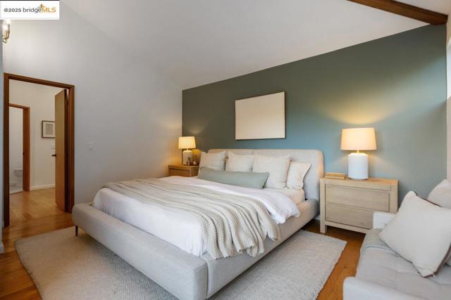 2112 Manzanita Dr, Oakland CA: https://media.crmls.org/mediaz/1ec5a30e-90cf-4d29-bf70-2b2f21ea2ba3.jpg