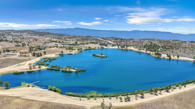 41265 Lakeshore Boulevard, Aguanga CA: https://media.crmls.org/mediaz/1ec5b2aa-63a5-4ce4-b169-0a20e0109aaa.jpg