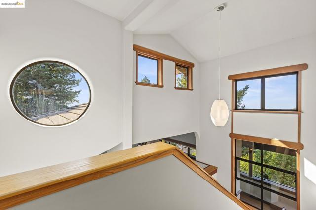 25 Dartmouth Dr, Berkeley CA: https://media.crmls.org/mediaz/1ec5b82f-cae4-4825-9424-aca6e4321d48.jpg