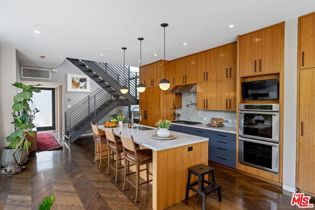 1102 Amoroso Place, Venice CA: https://media.crmls.org/mediaz/1ec5c29e-40f3-4562-9a4d-96f6b2d60236.jpg