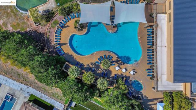 1577 Chianti LN, Brentwood CA: https://media.crmls.org/mediaz/1ec5e583-cb4c-4662-b6a5-f56229df09ba.jpg