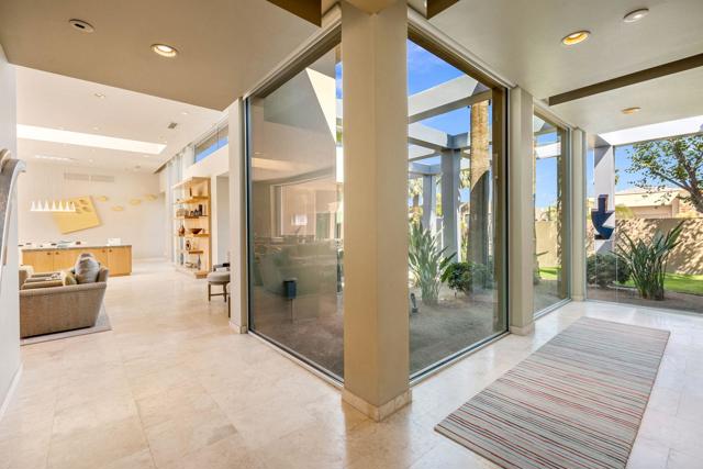 28 Sun Ridge Circle, Rancho Mirage CA: https://media.crmls.org/mediaz/1ec5ecaa-74a7-42f1-9294-2b40aba0f341.jpg