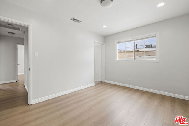 10914 Mcvine Avenue, Sunland CA: https://media.crmls.org/mediaz/1ec5f5a7-e946-45fb-866c-90b23d8c48c5.jpg