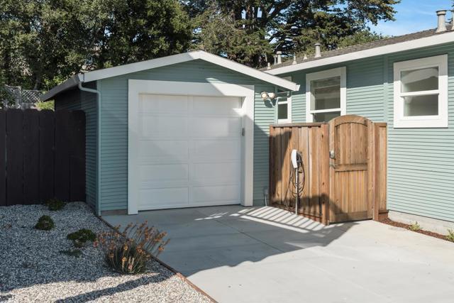 430 Hillcrest Drive, Aptos CA: https://media.crmls.org/mediaz/1ec61176-6a3c-44f5-a461-14b49b6b0b46.jpg