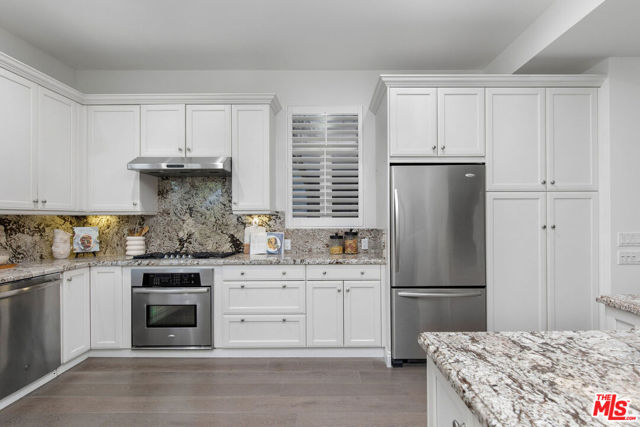 10523 Selkirk Lane, Los Angeles CA: https://media.crmls.org/mediaz/1ec67576-a881-4b21-bcc2-f10b68bec562.jpg