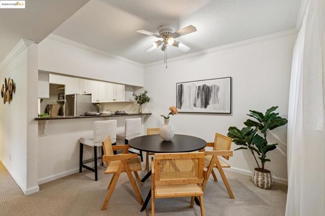 630 Canyon Oaks Dr, Oakland CA: https://media.crmls.org/mediaz/1ec69e2f-aa73-4562-95cc-73923961d246.jpg