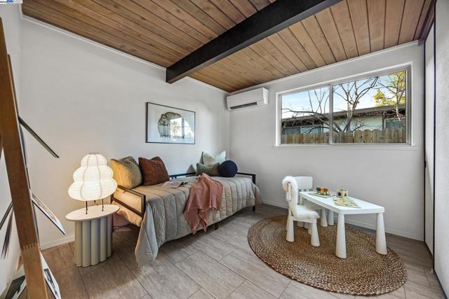 4004 Salem St, Concord CA: https://media.crmls.org/mediaz/1ec6c940-0fad-4cb4-ac57-e5ef634b3e5a.jpg