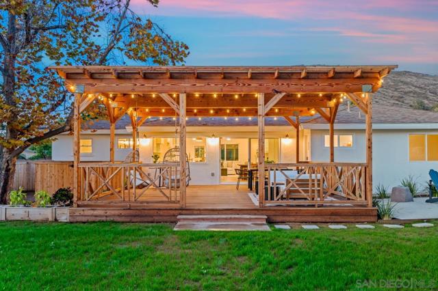 1155 Pepper Dr, El Cajon CA: https://media.crmls.org/mediaz/1ec7a019-2026-47dc-bb67-efe9e0f003d5.jpg