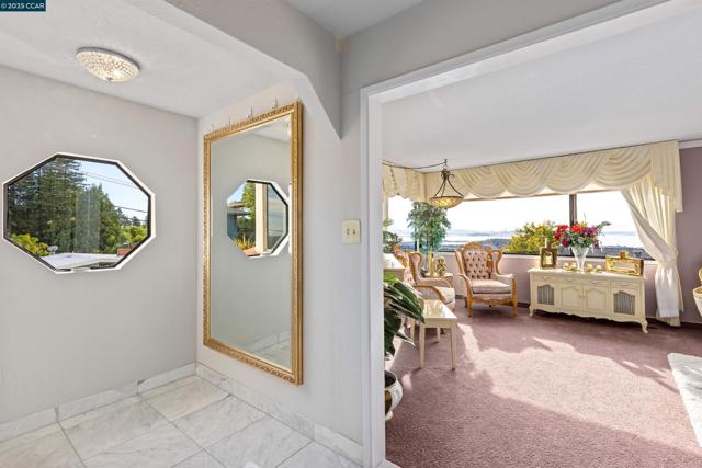 716 Gelston Pl, El Cerrito CA: https://media.crmls.org/mediaz/1ec7ddae-56a8-4c2d-a1b6-9129fd061ba3.jpg