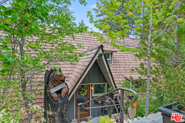 161 Rocky Point Road, Lake Arrowhead CA: https://media.crmls.org/mediaz/1ec7ed01-a46a-47bf-bc0b-78276b092bda.jpg