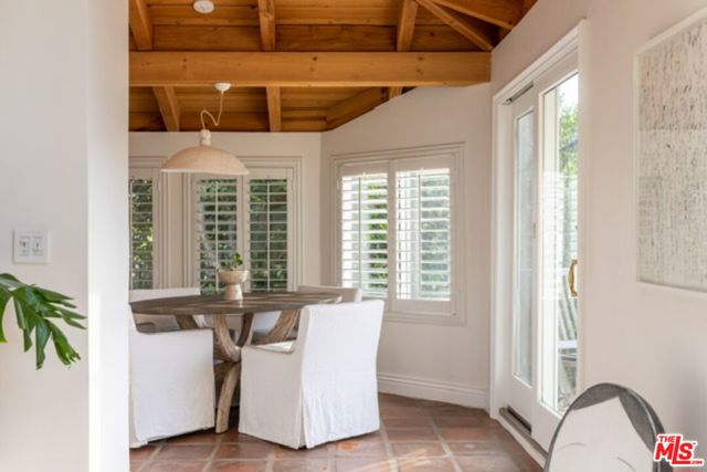 2880 Searidge Street, Malibu CA: https://media.crmls.org/mediaz/1ec7f2d9-3ca0-4775-a41f-9bb12552cde4.jpg