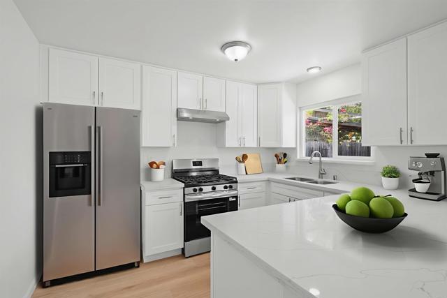 Detail Gallery Image 4 of 37 For 6518 Tanglewood Rd, San Diego,  CA 92111 - 3 Beds | 1 Baths