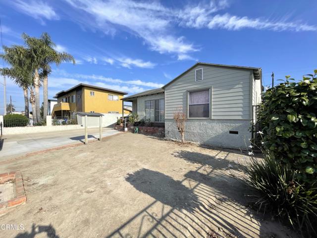 136 S Roosevelt Avenue, Oxnard CA: https://media.crmls.org/mediaz/1ec864e5-8e7f-4441-9e8f-2a8cfdf70d81.jpg