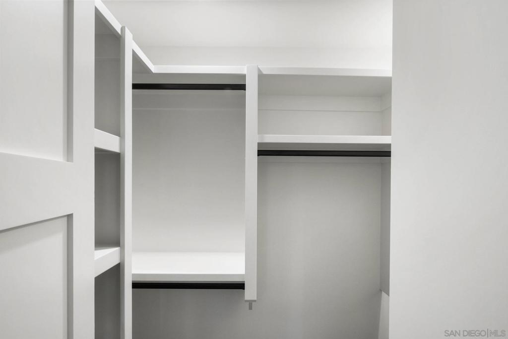 https://media.crmls.org/mediaz/1ec8cf7f-d835-44be-8179-d1ec1c7b975c.jpg?preset=X-Large