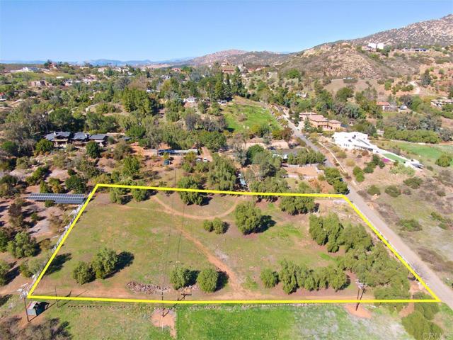 15176 Vali Hai Rd, Poway CA: https://media.crmls.org/mediaz/1ec8ece6-8f0d-4de6-9098-5ccf2a5c5185.jpg