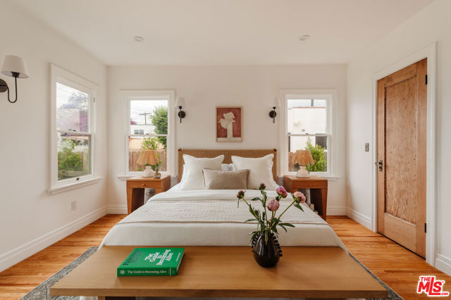 3029 S Norton Avenue, Los Angeles CA: https://media.crmls.org/mediaz/1eca18b2-4f59-446e-b6d1-6ead68524d05.jpg