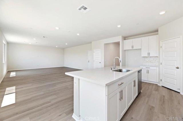 Detail Gallery Image 10 of 37 For 19347 Bigfork Rd, Lake Elsinore,  CA 92532 - 4 Beds | 3 Baths
