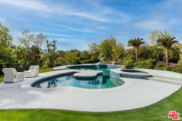 5192 Parkway Calabasas, Calabasas CA: https://media.crmls.org/mediaz/1ecaafd4-350a-49dd-98d2-9da08c96e6a7.jpg