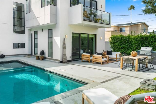 616 N FULLER Avenue, Los Angeles CA: https://media.crmls.org/mediaz/1ecbac2a-f24c-444a-9b3a-7a47771127de.jpg