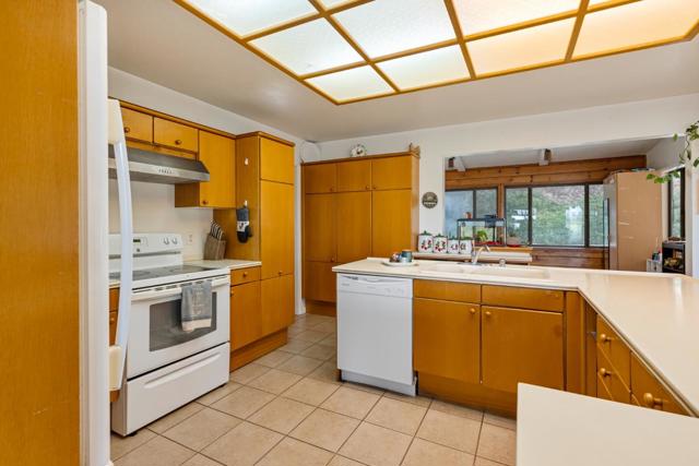 804 Comstock Road, Hollister CA: https://media.crmls.org/mediaz/1ecbfbe0-a6f3-4075-9238-01c28fa60278.jpg