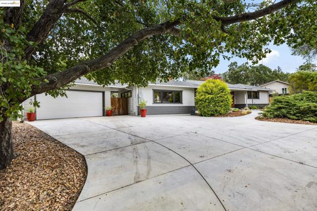 150 Santa Rita Dr, Walnut Creek CA: https://media.crmls.org/mediaz/1ecc46f9-2568-4e4f-99ba-4d1743f0687b.jpg