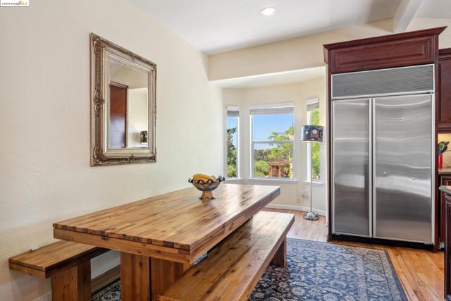 2335 Tunnel Rd, Oakland CA: https://media.crmls.org/mediaz/1ecc67e5-027b-4455-a174-2137891131f9.jpg