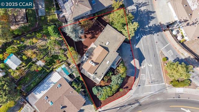 3503 Highland Ave, Redwood City CA: https://media.crmls.org/mediaz/1ecccf04-9866-40ec-a43d-d116ae583146.jpg