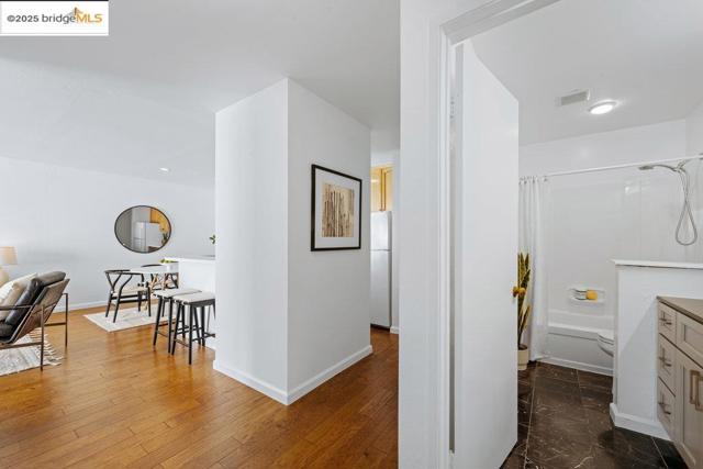 250 Whitmore St, Oakland CA: https://media.crmls.org/mediaz/1ecd577f-de92-4c49-b5e8-458d602e8965.jpg