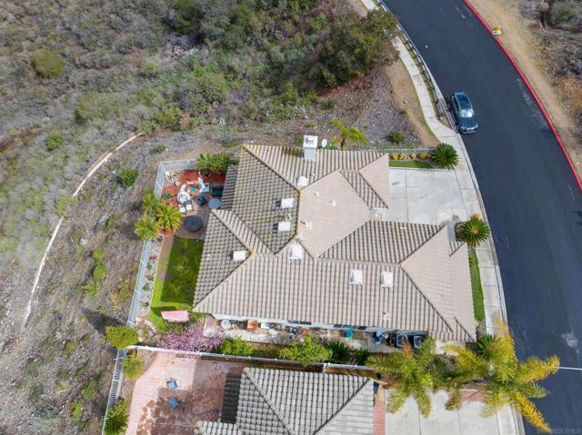 10394 Valley Waters Dr, Spring Valley CA: https://media.crmls.org/mediaz/1ece132b-7ca2-422d-8acd-3f12bd4af3eb.jpg