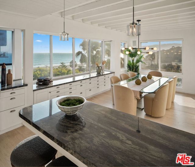 143 Ocean Avenue Ext, Santa Monica CA: https://media.crmls.org/mediaz/1ece92c7-dcb7-4491-92dc-fbd6f8cf8acd.jpg