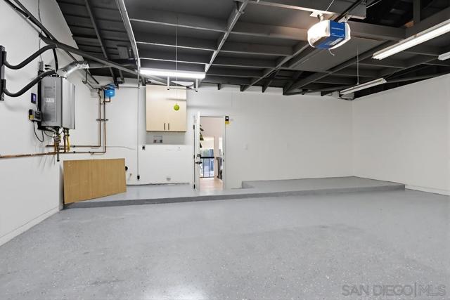 2003 Caminito Circulo Norte, La Jolla CA: https://media.crmls.org/mediaz/1ecf1243-08e0-4be1-b727-0ca3b4b833ee.jpg