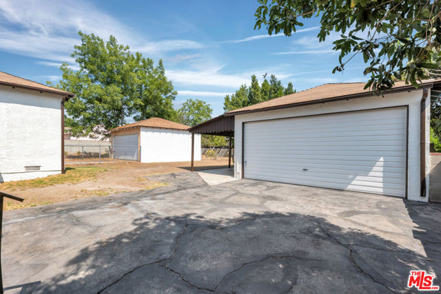 818 N Brand Boulevard, San Fernando CA: https://media.crmls.org/mediaz/1ecf4c0c-eebf-4a69-b550-9d5f7178577c.jpg