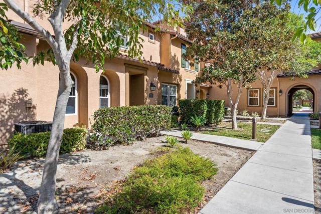 17071 Calle Trevino, San Diego CA: https://media.crmls.org/mediaz/1ecf6b10-fc71-46ec-9e60-07ad35e0b21b.jpg