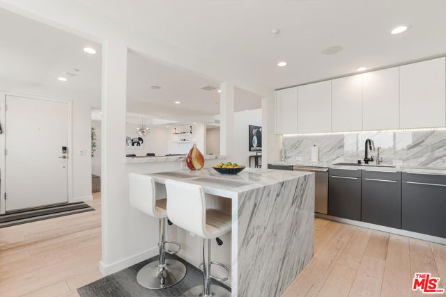 1212 Ocean Park Boulevard, 16 photo 8