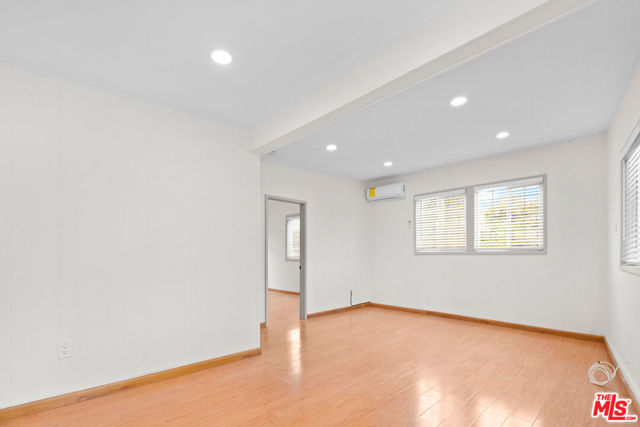 2900 Asbury Street, Los Angeles CA: https://media.crmls.org/mediaz/1ed02dd0-81ec-42c2-ab56-b76b7f1780f3.jpg