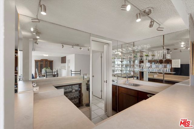 5376 Fairview Boulevard, Los Angeles CA: https://media.crmls.org/mediaz/1ed0653e-6b2d-49b7-b300-345edc3906f0.jpg