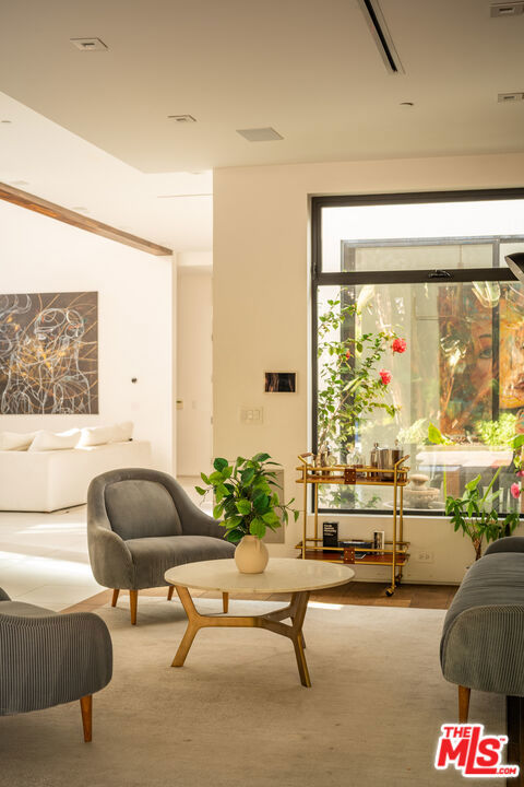 926 N Crescent Heights Boulevard, Los Angeles CA: https://media.crmls.org/mediaz/1ed0ad57-1a23-48a9-b1a2-cc27a6525a67.jpg