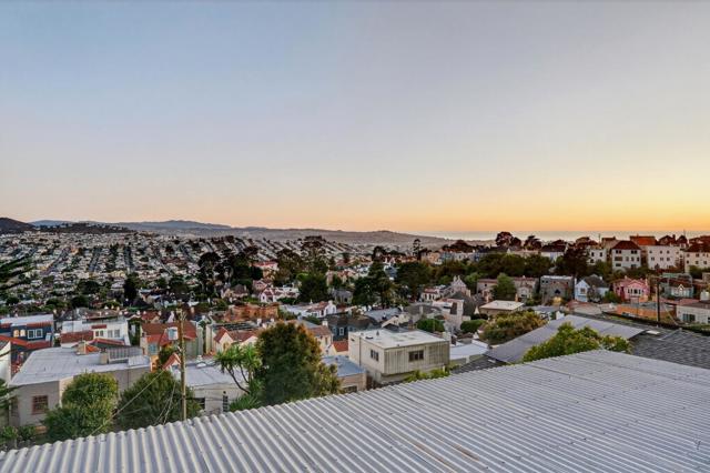 72 Cresta Vista Drive, San Francisco CA: https://media.crmls.org/mediaz/1ed0cf2b-c25f-4281-a4b0-5b3608a75dd7.jpg