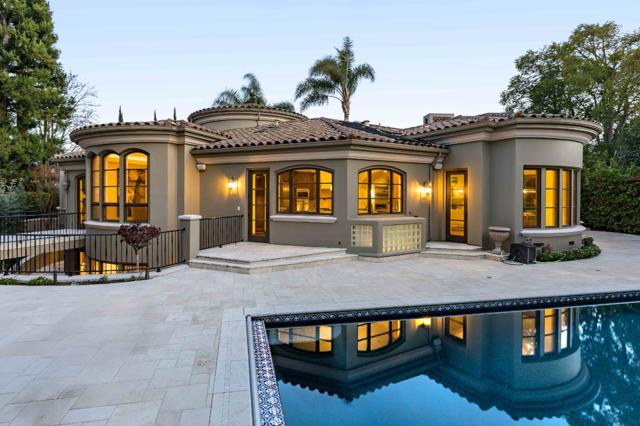 8 Reyna Place, Menlo Park CA: https://media.crmls.org/mediaz/1ed11342-80b3-4fce-a50f-20ec569d886b.jpg