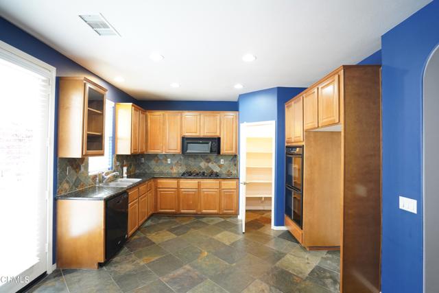 341 Spring Park Road, Camarillo CA: https://media.crmls.org/mediaz/1ed1383c-53ee-4ea0-8313-a1582373349c.jpg