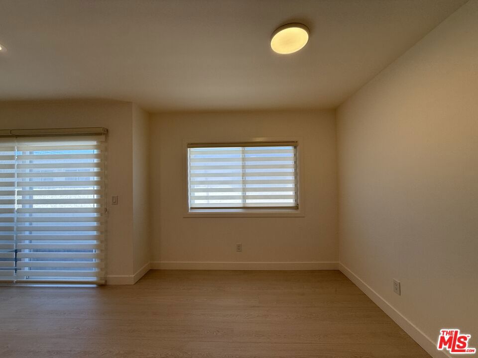 https://media.crmls.org/mediaz/1ed15157-c5c2-47f6-8123-406a38853270.jpg?preset=X-Large