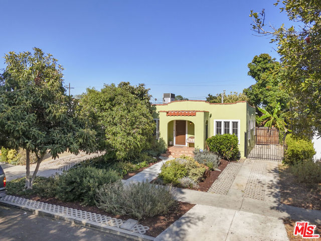 3010 11th Avenue, Los Angeles CA: https://media.crmls.org/mediaz/1ed178fe-ba54-4f87-8c10-a77a6acfeba1.jpg