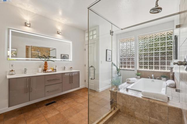 3296 Walnut Ln, Lafayette CA: https://media.crmls.org/mediaz/1ed1f016-119a-4761-b8e6-d9715123baad.jpg