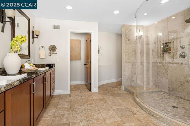 260 Edinburgh Cir, Danville CA: https://media.crmls.org/mediaz/1ed2402d-2c5a-4e54-a8b3-a0558d1573a4.jpg