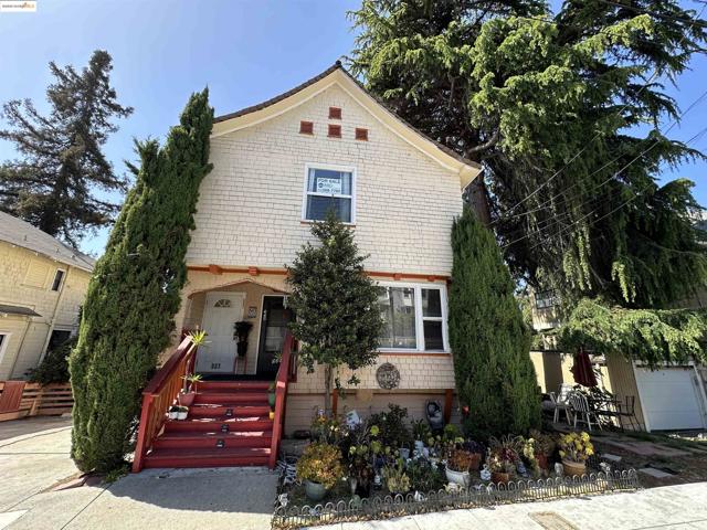 337 Oakland Avenue, Oakland CA: https://media.crmls.org/mediaz/1ed4245d-50f8-4e63-b872-62966f92c801.jpg